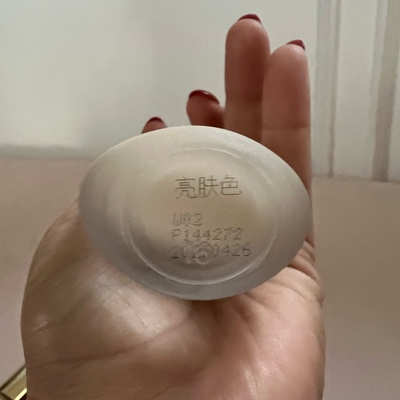 UODO Moisturizing Light Foundation 2 for 1 - Picture 3 of 3